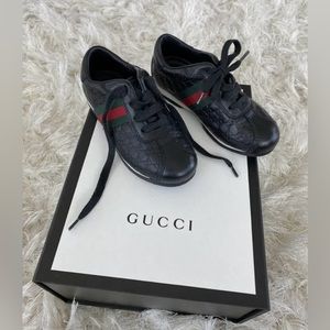 Gucci Authentic, Vintage Pre Owned toddler sneaker European size 25 US 9